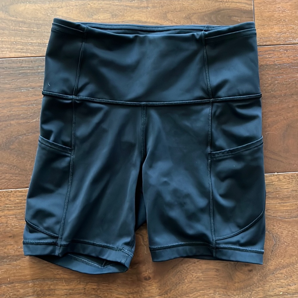 Lululemon fast and free bike shorts with phone pocket 6in Inseem